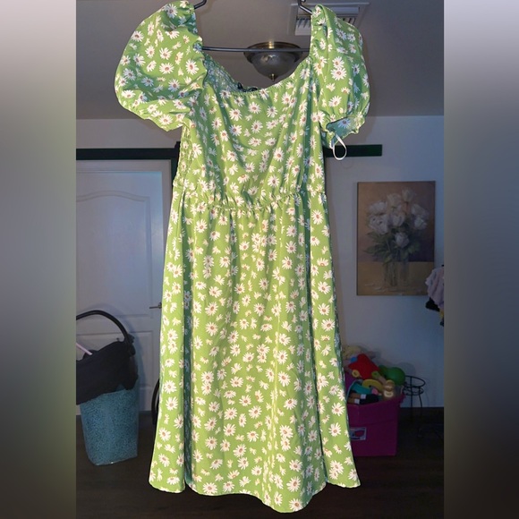 Summer green floral print with super cute sleeves very light and fresh size m - Picture 1 of 7